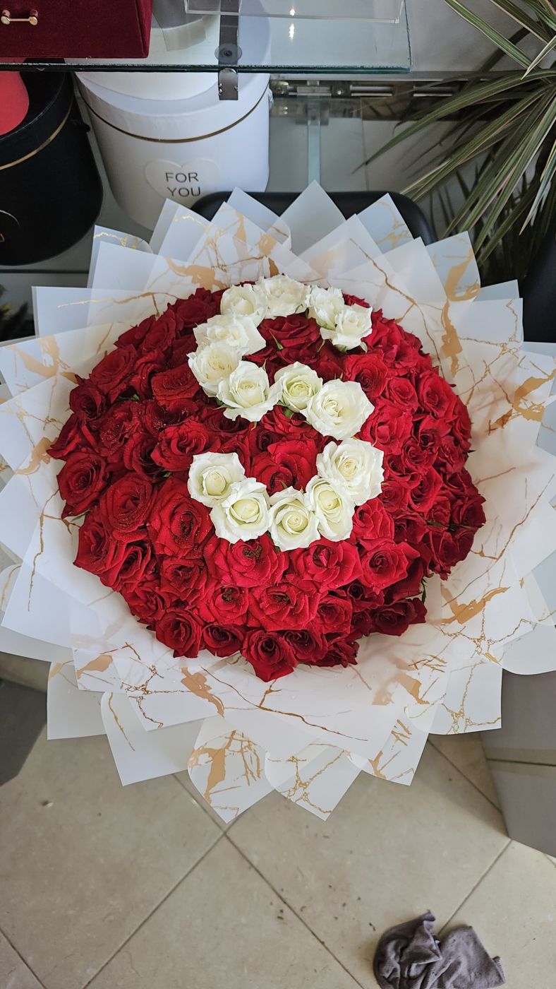 Initiale en Roses Marbré