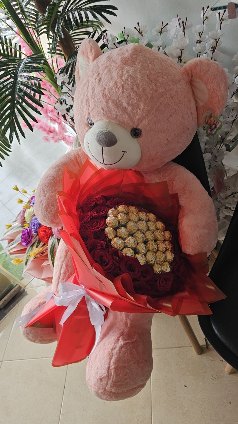 Ours Rose et Roses Ferrero