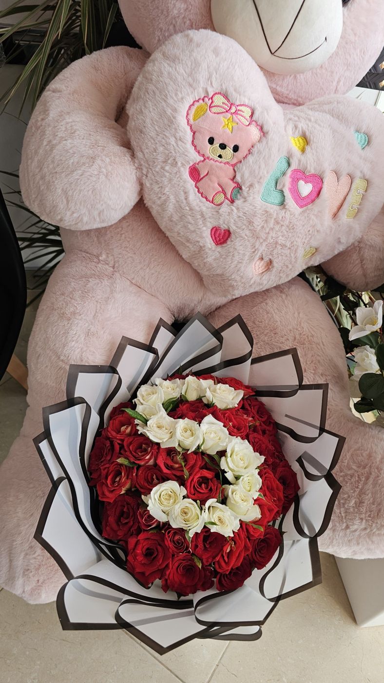 Initiale Roses Rouges et Blanches